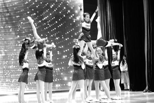 同学们的精彩表演令人印象深刻